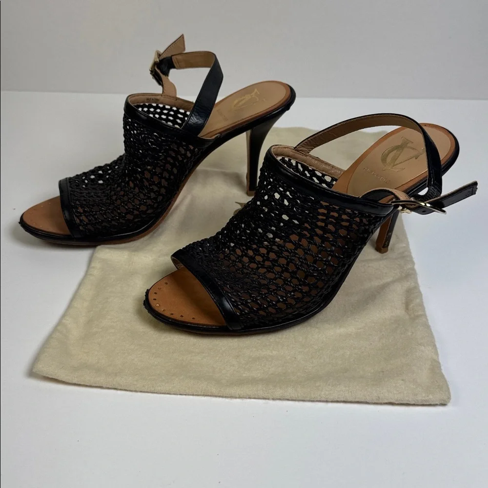 Vince Camuto signature vince